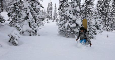 Fototapeta na wymiar Snowboarder stepping snow