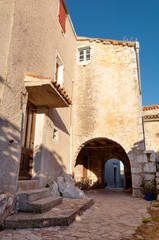 Fototapeta na wymiar Houses inside Lubenice ancient town in Cres