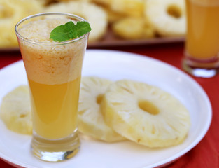 Sliced pineapple with juice