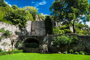 Fototapeta na wymiar Vogüé, jardin suspendu du château.