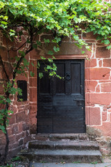 Fototapeta na wymiar Porte entrée maison médiévale