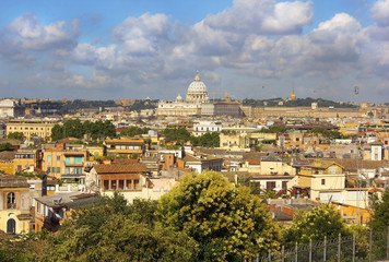 Fototapeta na wymiar historical center of Rome from the height
