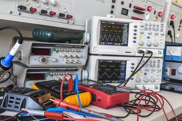 checking and repairing faulty solar regulator using an oscillosc