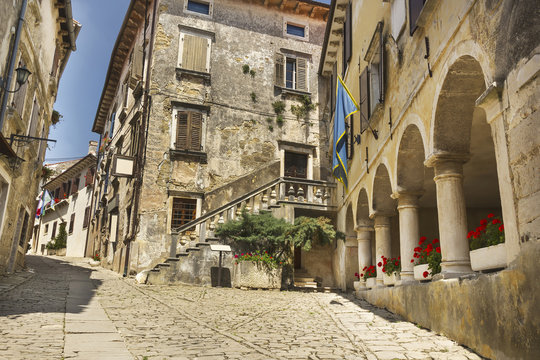 Fototapeta Vieille ruelle du village de Groznjan