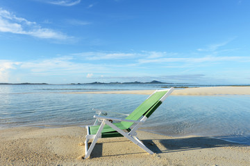 穏やかな海とチェアー