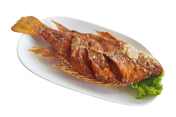 Foto auf Acrylglas Antireflex fried nile tilapia fish with green lettuce on white plate © Ratana21
