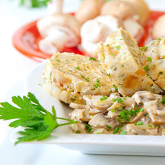 Serviettenknödel mit Champignonsauce