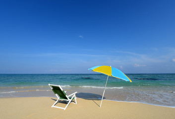 美しい沖縄のビーチと夏空
