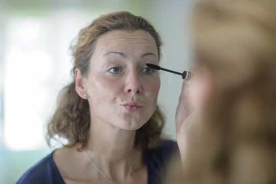 Wimpern tuschen