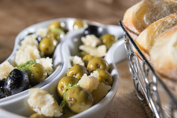 olives with bread