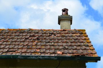 Petite toiture abîmée
