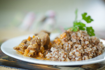 buckwheat cooked with stewed chicken gizzards