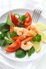 Corn salad with prawns, tomatoes and lemon