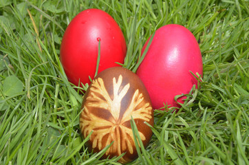 Easter Dekoration with colorful egs in grass