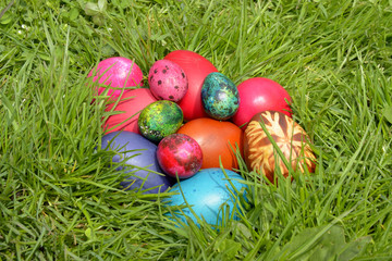 Easter Dekoration with colorful egs in grass