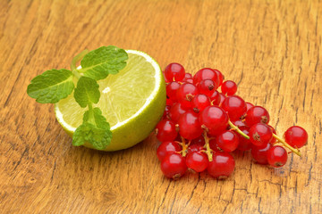 Slice of lime and red currant