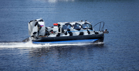 naval Patrol hovercraft at high speed - obrazy, fototapety, plakaty
