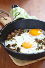 Fried eggs with mushrooms