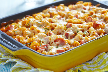 Baked pasta with ham