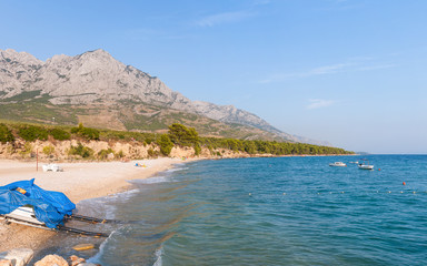 Fototapeta premium Beach and mountains in Baska Voda