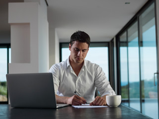Fototapeta na wymiar business man working on laptop computer at home