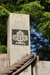 諏訪大社下社秋宮　梶の葉紋