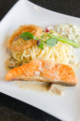 Spagetti salmon