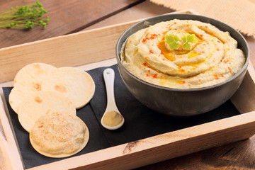 Chickpea hummus with pita bread