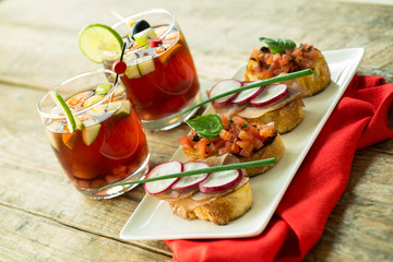 bruschetta et sangria rouge