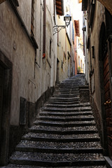 Fototapeta na wymiar Quaint narrow cobbled steps in Bellagio