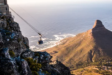 Fotobehang Tafelberg Table Mount Cable Car in Kaapstad, Zuid-Afrika