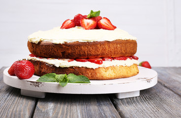 Delicious biscuit cake with strawberries