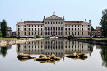 Fototapeta na wymiar View of the italian national museum of Villa Pisani