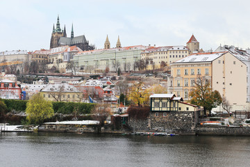 Obraz premium Snowy Prague gothic Castle above River Vltava, Czech Republic