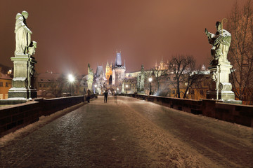 Obraz premium Night snowy Prague Castle with Sculptures from Charles Bridge
