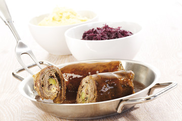 Rinderroulade mit Rotkohl und Kartoffelpüree