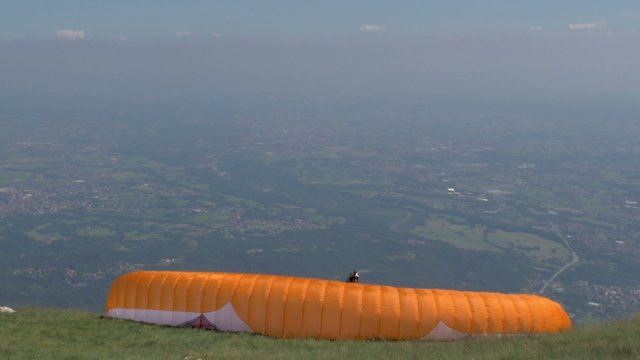 launching a paraglider