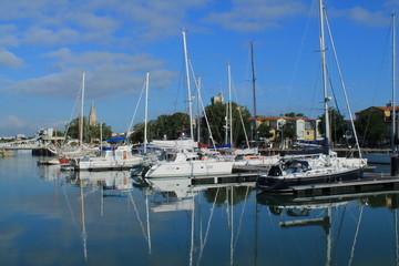 Fototapeta na wymiar Bassin des Chalutiers de La Rochelle, France