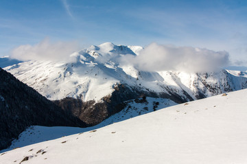 Pyrénées sous la neige