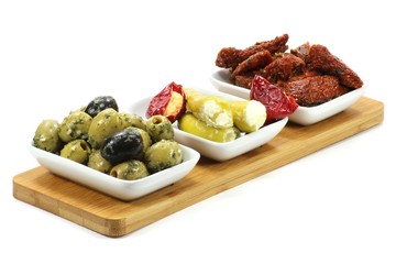 Antipasti isoliert auf weißem Hintergrund