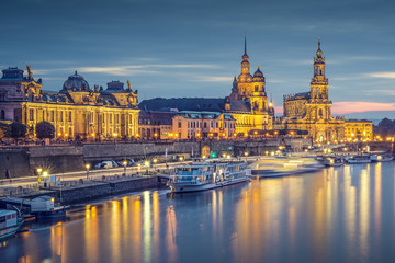 Fototapeta na wymiar Dresden, Germany cityscape on the Elbe River.