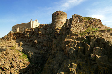 102130 La Garde, village perché et foritifié