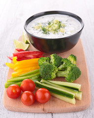 vegetable and yoghurt sauce