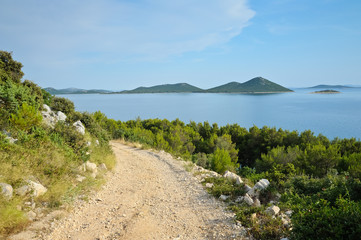 Schotterpiste auf kroatischer Insel