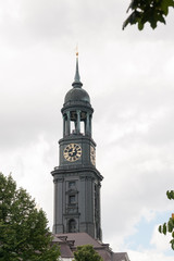 Fototapeta na wymiar Hauptkirche Sankt Michaelis in Hamburg