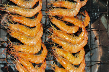 Grilled prawns on the grill