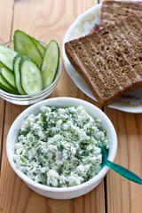 Cottage cheese with chives, garlic and dill