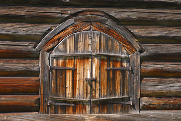 Naklejka premium The old wood door closed on the lock