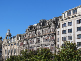 Fototapeta na wymiar Portugal - Porto - Vieilles batisses du centre ville