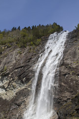 Fototapeta na wymiar Wasserfall am Sognefjord